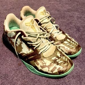 Nike KB Mentality (Fiberglass) Size 11